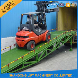 6 ton - 15 ton Hydraulic Trailer Ramp Lift dengan Anti Slip Corrugated Baja Kerja Landasan